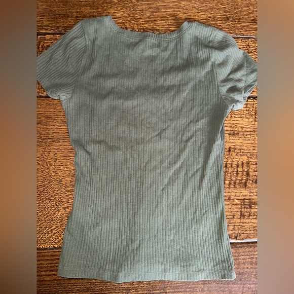 Hollister Green Shirt Size Medium Womens - Picture 3 of 3